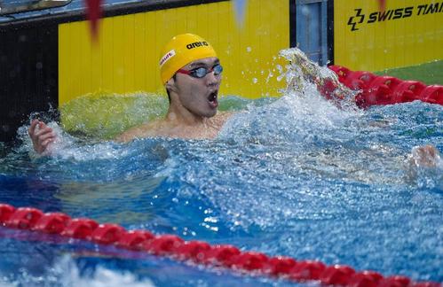 直播:男子100米仰泳决赛的相关图片